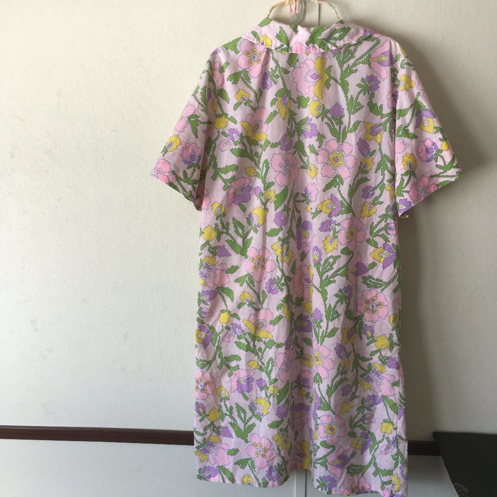 Vintage short sleeve snap button robe house coat dress pink with floral pattern - Picture 10 of 10